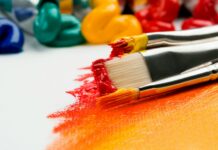 장애예술인 작품 관람·구매 시장 열린다 three silver paint brushes on white textile