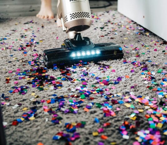 장마철 알레르기 대처법 a person using a vacuum to clean a carpet