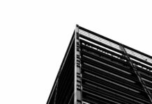 권익위, 올해부터 243개 모든 지방의회에 종합청렴도 평가 a black and white photo of a tall building