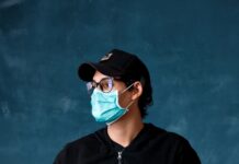 감기를 피하는 겨울철 건강관리 비법 woman in black jacket holding white cup