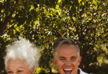 “몸무게는 줄었는데 피부는 왜 푸석할까?”… 다이어트 후 ‘노화’ 막는 법 man wearing white polo shirt