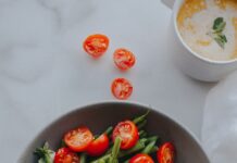 저탄고지(LCHF) 식단, 건강에 득일까 독일까…전문가 의견 분분 bowl of vegetables