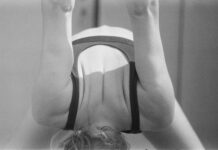 필라테스, 몸과 마음을 건강하게 만드는 운동 트렌드 a person posing for the camera