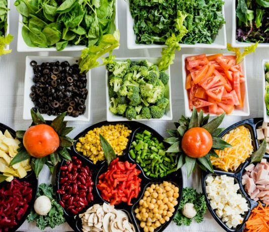 ‘식단, 나만의 루틴 만들기’…일상 속 실천이 건강 트렌드로 macro shot of vegetable lot
