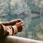 정신건강 챙기기, 일상 속 작은 변화에서 시작하세요 tilt-shift photography of person in brown jacket